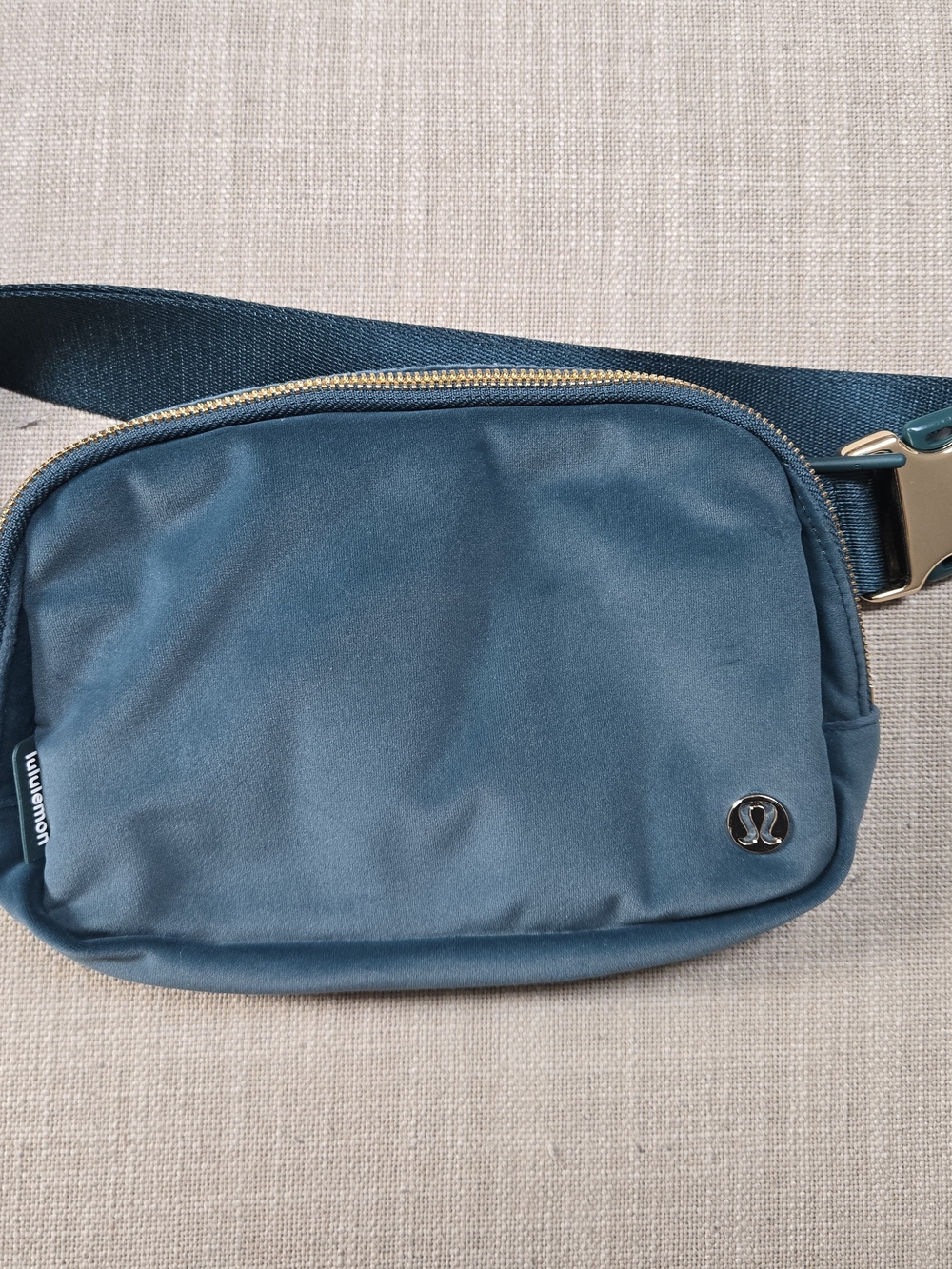 Lululemon Everywhere Belt Bag Velour Green Jasper Gold